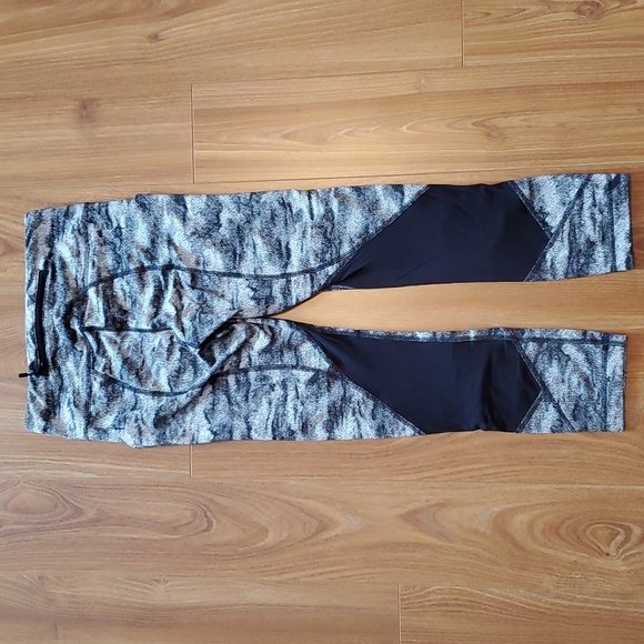 3/$75 Align Lululemon leggings with zippered pocket - Picture 2 of 4